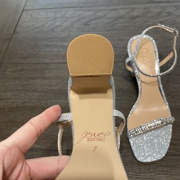 NWT Jewel Badgley Mischka Silver jewel dressy block heels | Size 7 - Picture 9 of 13